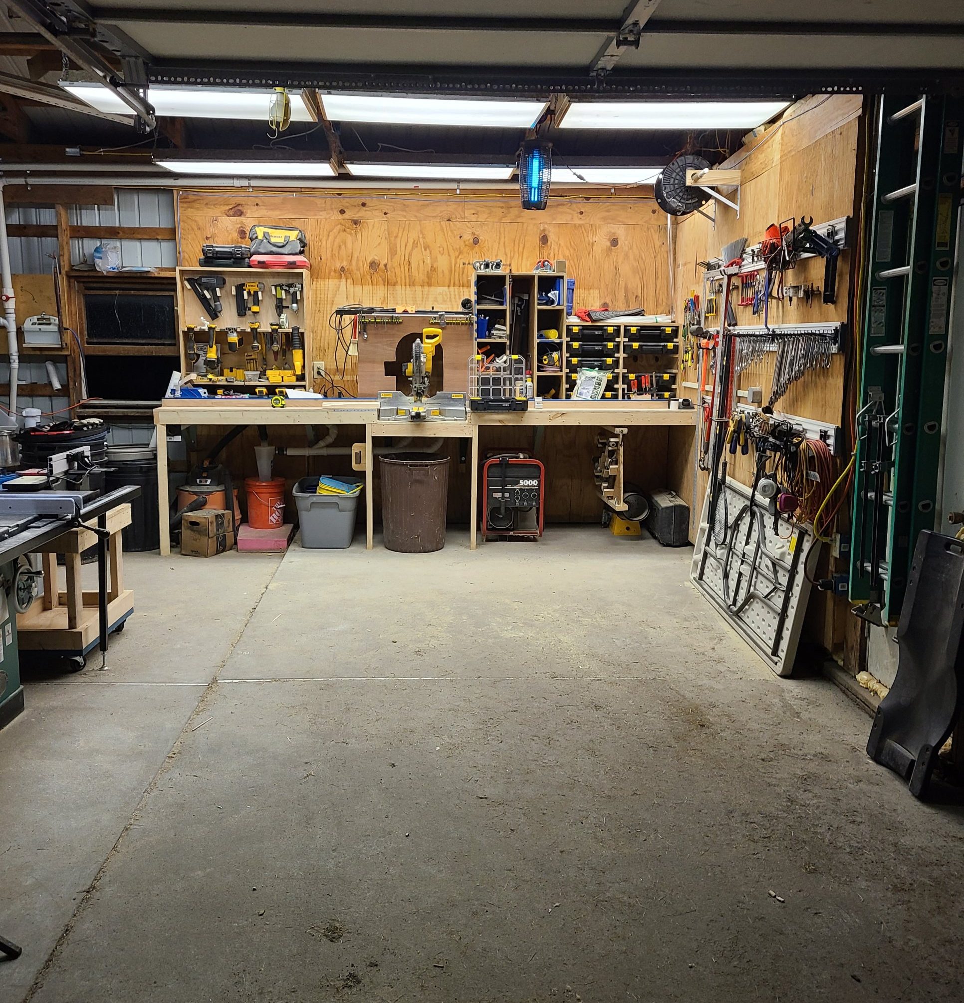 The first garage shop